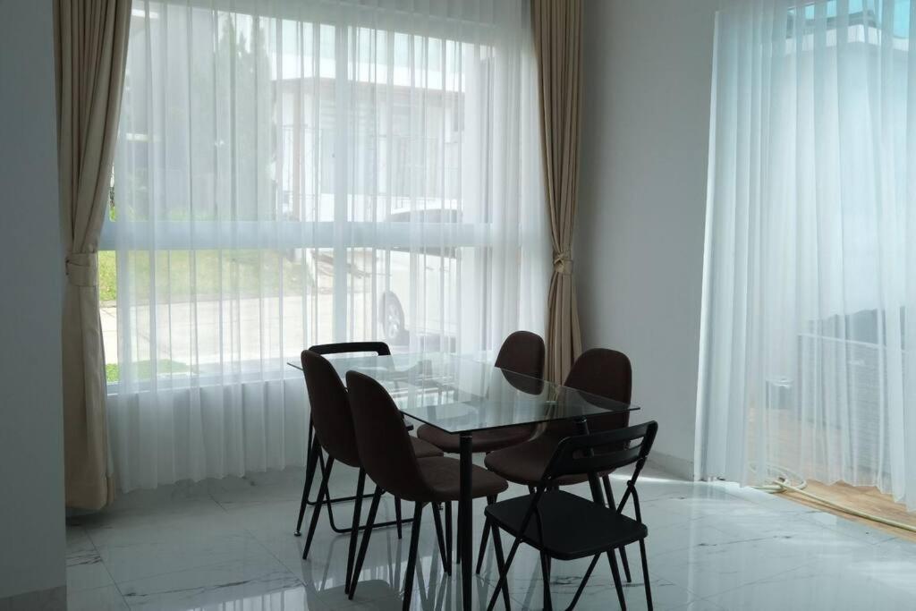 Villa 55 With Pool, Karaoke And Rooftop Bogor Zewnętrze zdjęcie